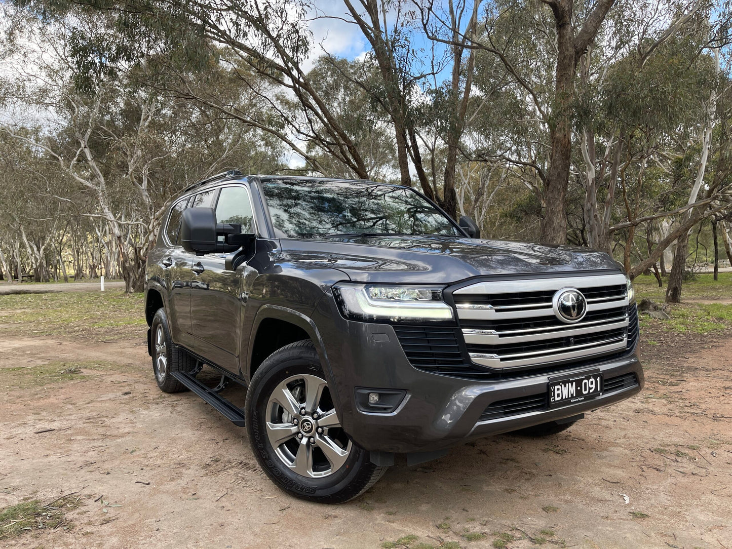 TOYOTA LANDCRUISER 300 Series GX/GXL/VX/SAHARA/GR SPORT POWER BOARDS RETRACTABLE SIDE STEPS