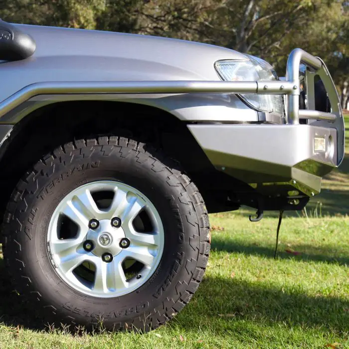 TOYOTA LANDCRUISER 100 Series IFS TJM OUTBACK BULL BAR BLACK STEEL