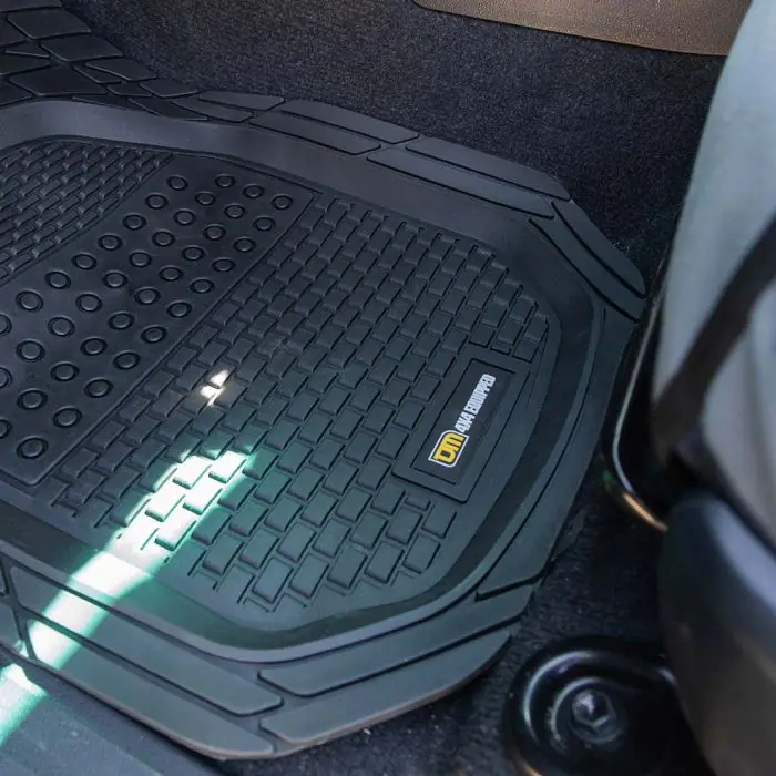 UNIVERSAL FRONT FLOOR MATS PAIR