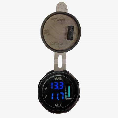 LIGHTFORCE DUAL VOLTMETER WITH 3.0AMP USB FAST CHARGER