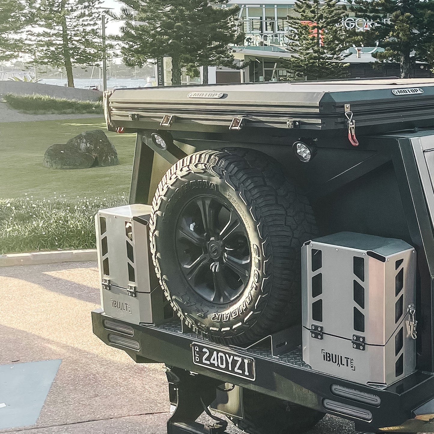 KORR 18W LED FLOOD LIGHT ROUND