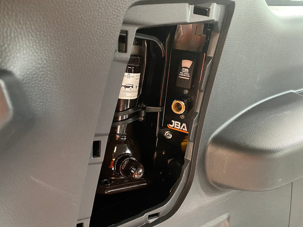 TOYOTA LANDCRUISER 200s KIT2 TJM SINGLE COMPRESSOR BRACKET WITH QUARTER PANEL AIR OUTLET & SWITCH MOUNT