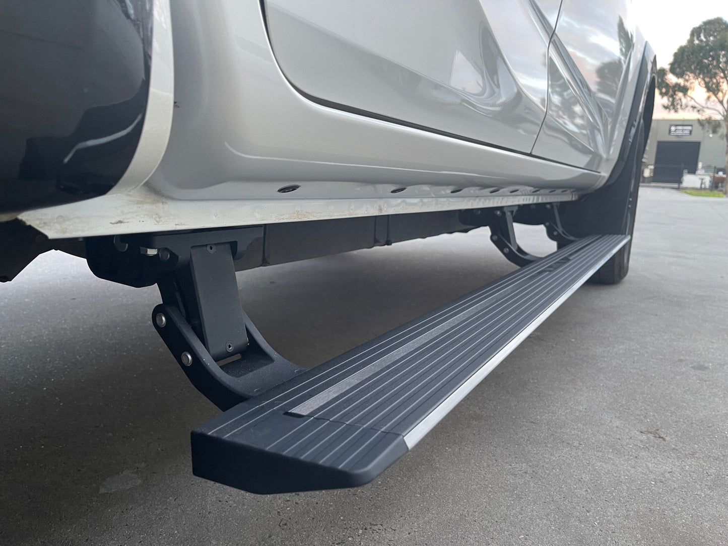 ISUZU D-MAX MY21 ON & MAZDA BT-50 TF SERIES JUL 2020 ON POWER BOARDS RETRACTABLE SIDE STEPS
